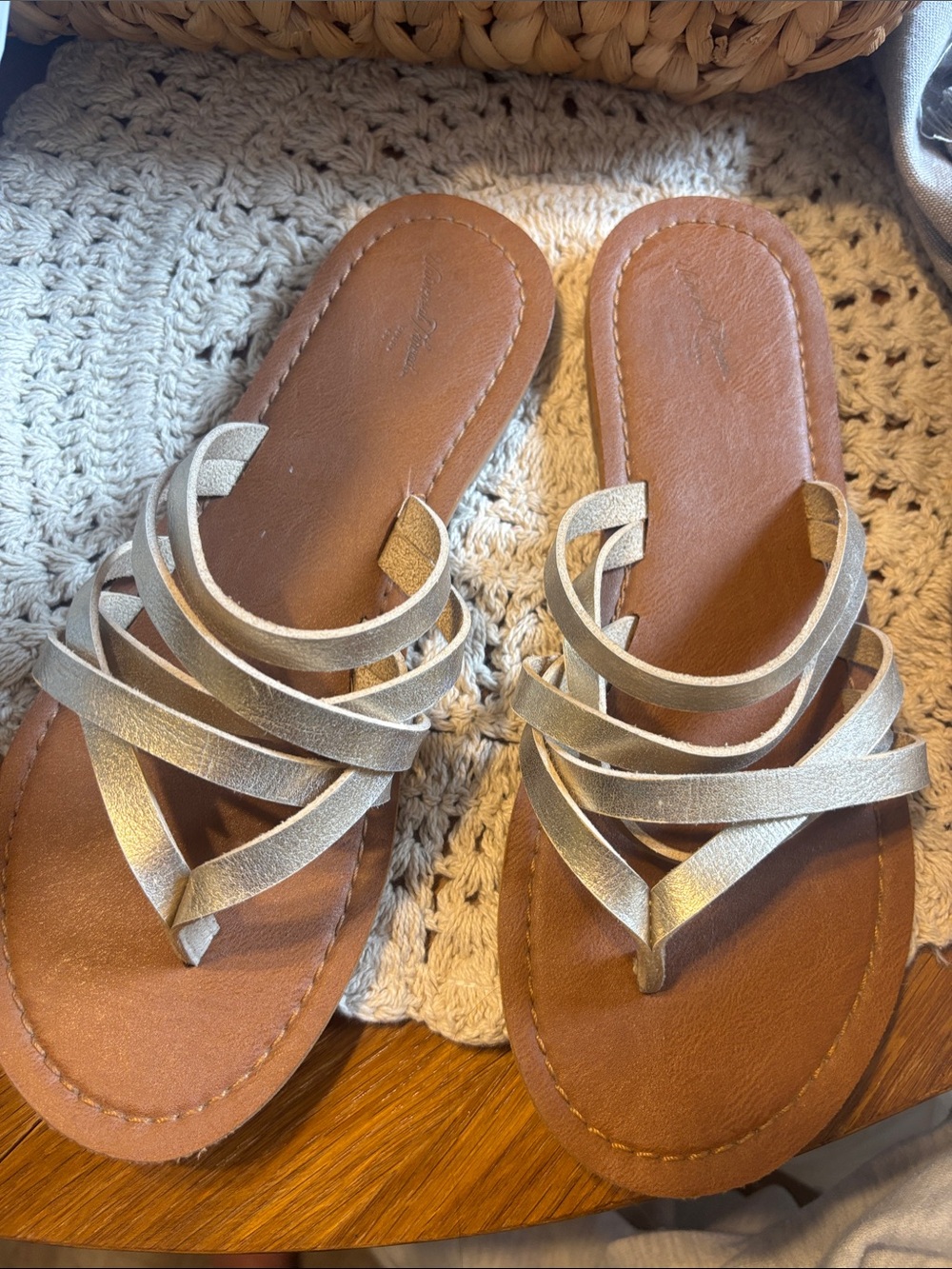 Universal Threads Women’s Gold Metallic Strappy Slide Sandals